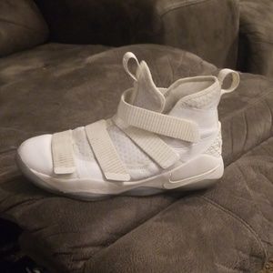 Lebron soilder 11's
